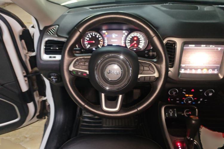 Used Jeep Compass 2017 200T Automatic Family Edition Steering Wheel