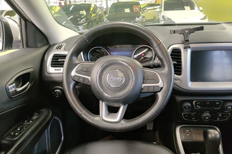 Used Jeep Compass 2017 200T Automatic Family Edition Steering Wheel