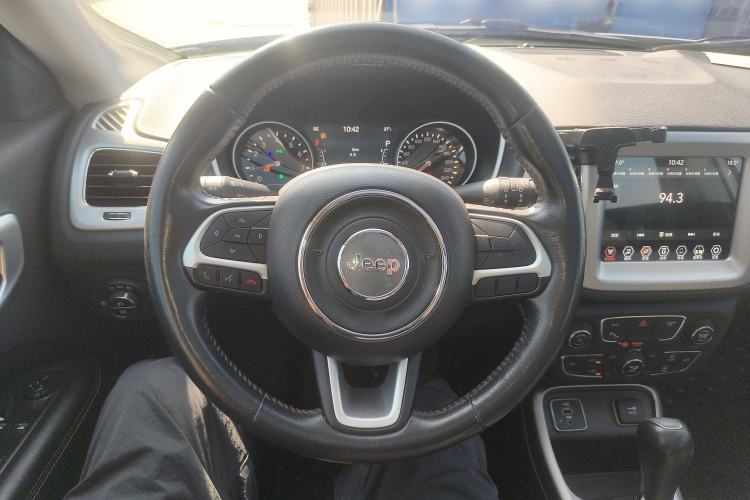 Used Jeep Compass 2017 200T Automatic Family Edition Steering Wheel