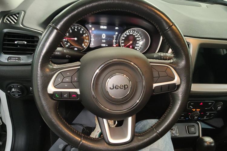Used Jeep Compass 2017 200T Automatic Family Edition Steering Wheel