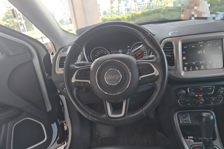 Used Jeep Compass 2017 200T Automatic Family Edition Steering Wheel