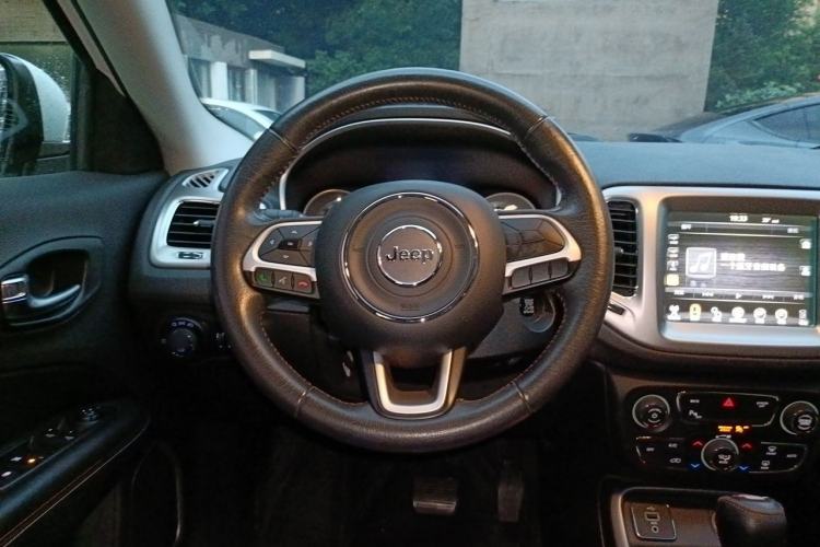 Used Jeep Compass 2017 200T Automatic Family Edition Steering Wheel
