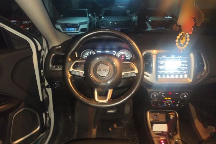 Used Jeep Compass 2017 200T Automatic Family Edition Steering Wheel