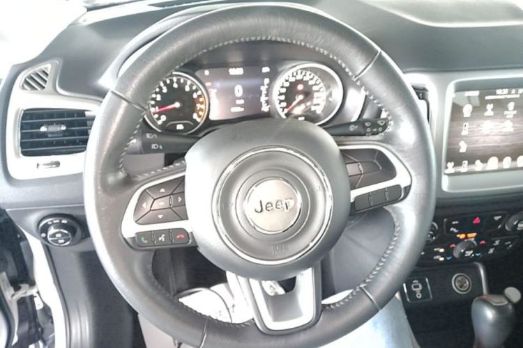 Used Jeep Compass 2017 200T Automatic Family Edition Steering Wheel