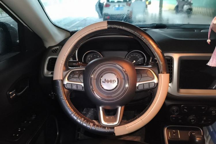 Used Jeep Compass 2017 200T Automatic Family Edition Steering Wheel