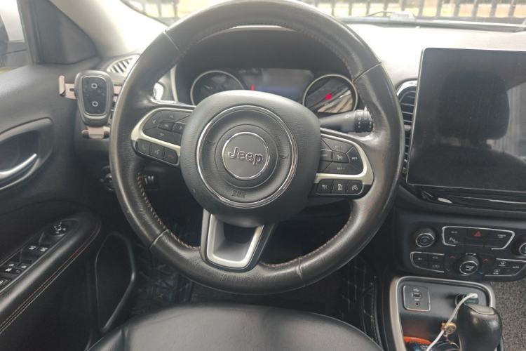 Used Jeep Compass 2017 200T Automatic Family Edition Steering Wheel