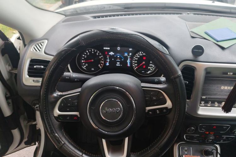 Used Jeep Compass 2017 200T Automatic Family Edition Steering Wheel
