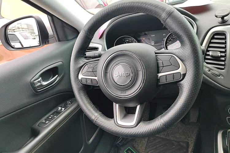 Used Jeep Compass 2017 200T Automatic Family Edition Steering Wheel