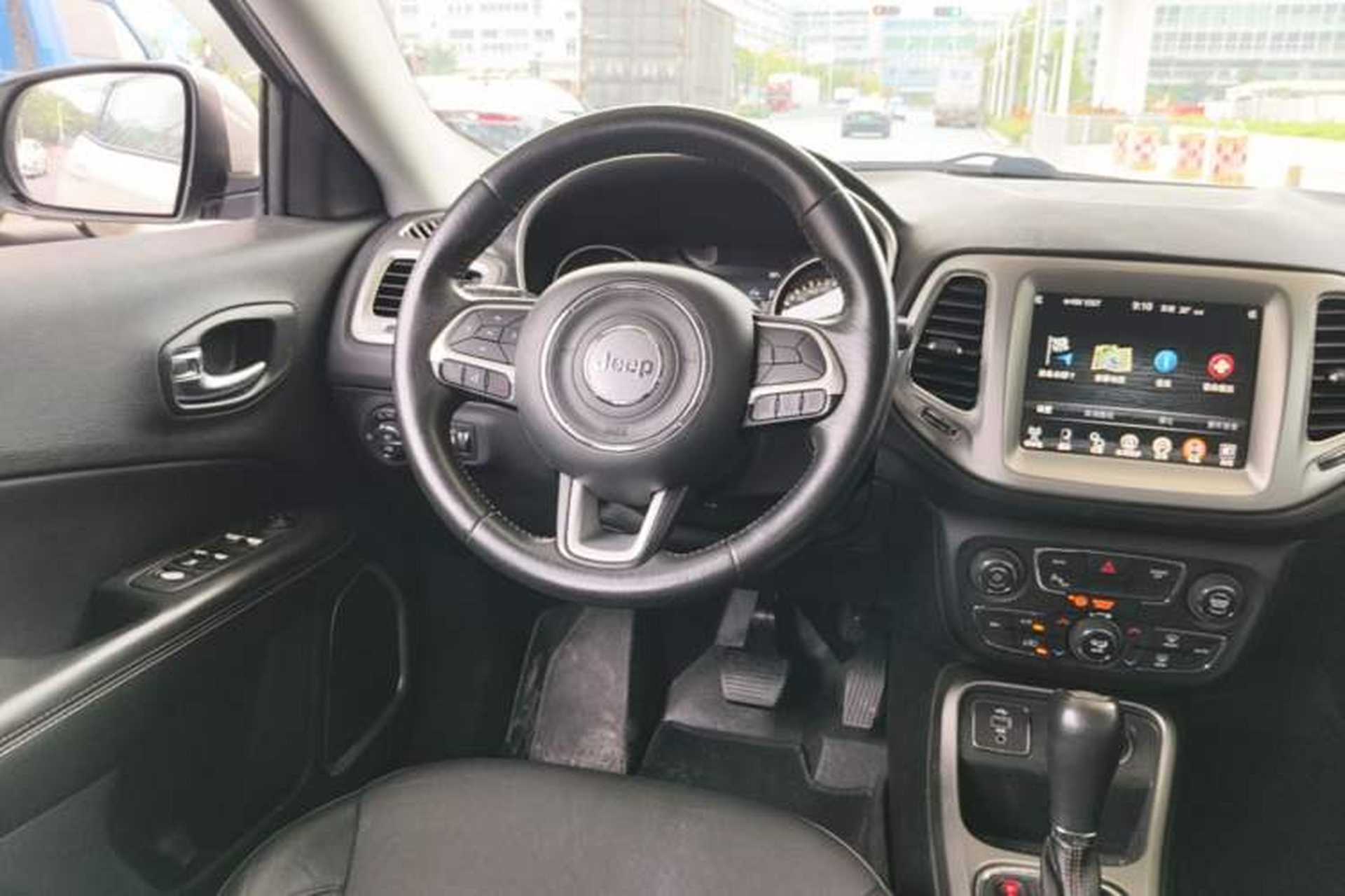 Used Jeep Compass 2017 200T Automatic Family Edition Steering Wheel