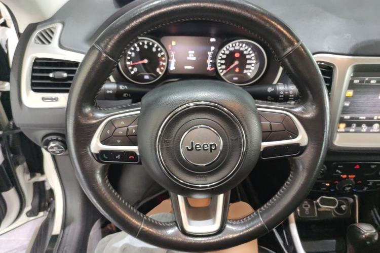 Used Jeep Compass 2017 200T Automatic Family Edition Steering Wheel