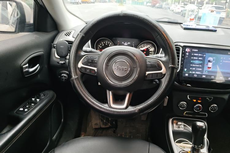 Used Jeep Compass 2017 200T Automatic Comfort Edition Steering Wheel