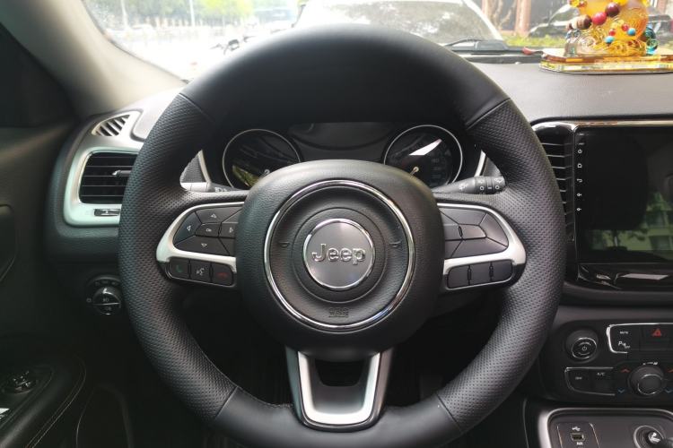 Used Jeep Compass 2017 200T Automatic Family Edition Steering Wheel