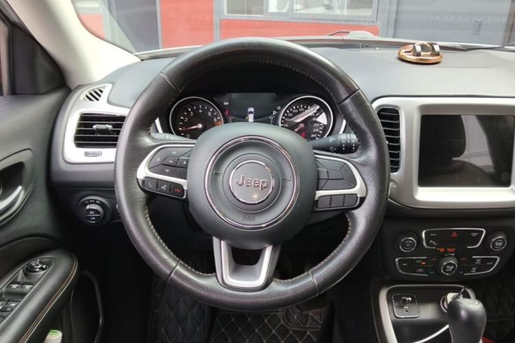 Used Jeep Compass 2017 200T Automatic Family Edition Steering Wheel