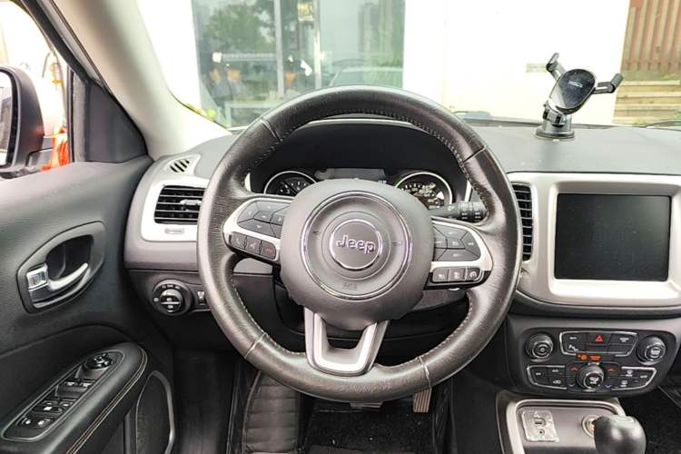 Used Jeep Compass 2017 200T Automatic Family Edition Steering Wheel