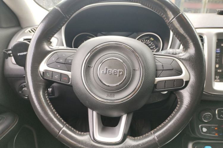 Used Jeep Compass 2017 200T Automatic Family Edition Steering Wheel