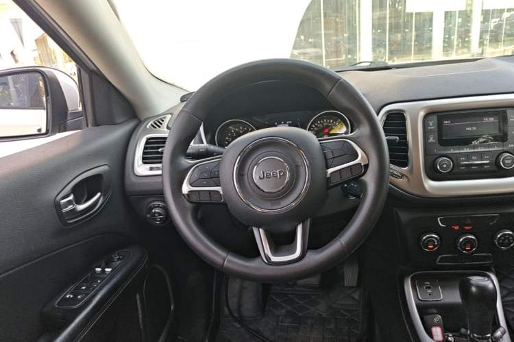 Used Jeep Compass 2017 200T Automatic Enjoyment Edition Steering Wheel