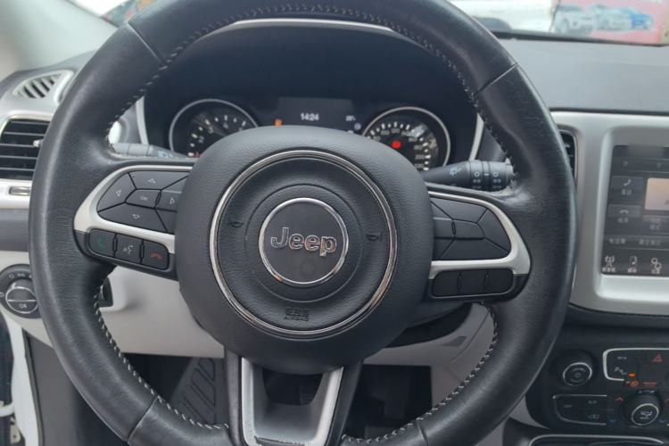 Used Jeep Compass 2017 200T Automatic Family Edition Steering Wheel