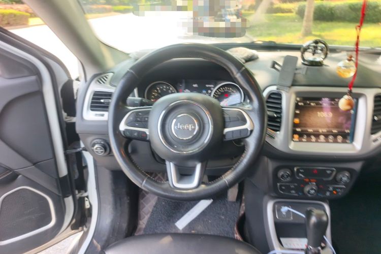 Used Jeep Compass 2017 200T Automatic Family Edition Steering Wheel