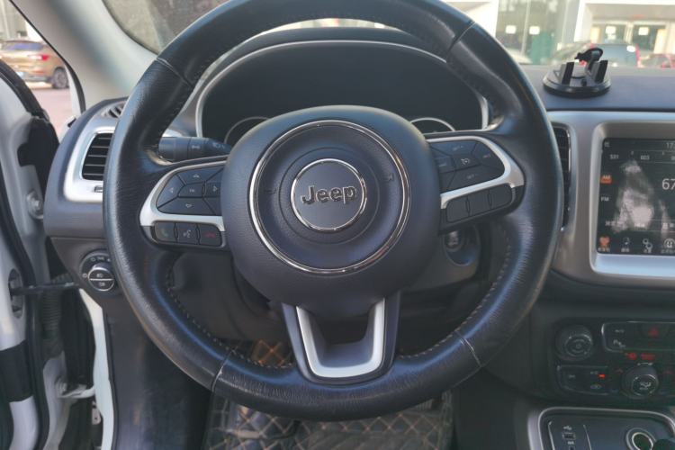 Used Jeep Compass 2017 200T Automatic Family Edition Steering Wheel