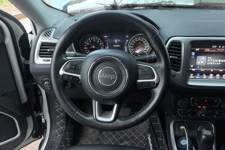 Used Jeep Compass 2017 200T Automatic Family Edition Steering Wheel