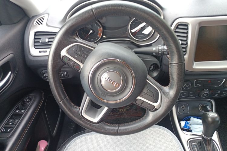 Used Jeep Compass 2017 200T Automatic Family Edition Steering Wheel