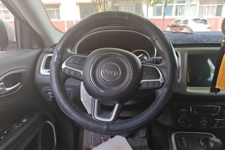 Used Jeep Compass 2017 200T Automatic Family Edition Steering Wheel