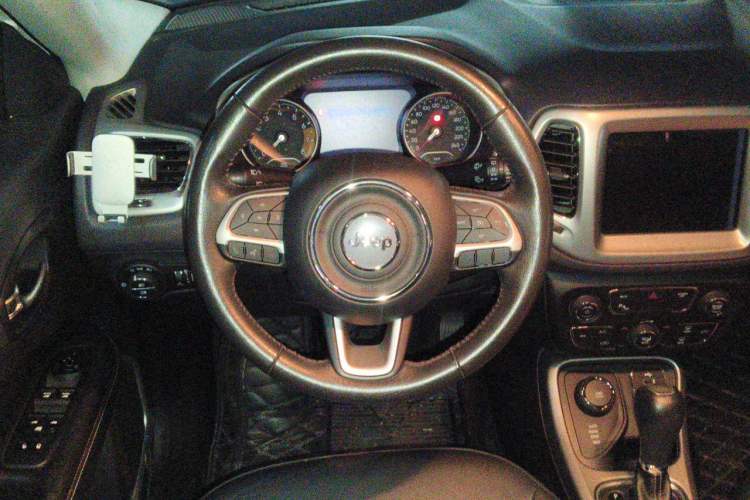 Used Jeep Compass 2017 200T Automatic Family Enjoyment Four-Wheel Drive Edition Steering Wheel