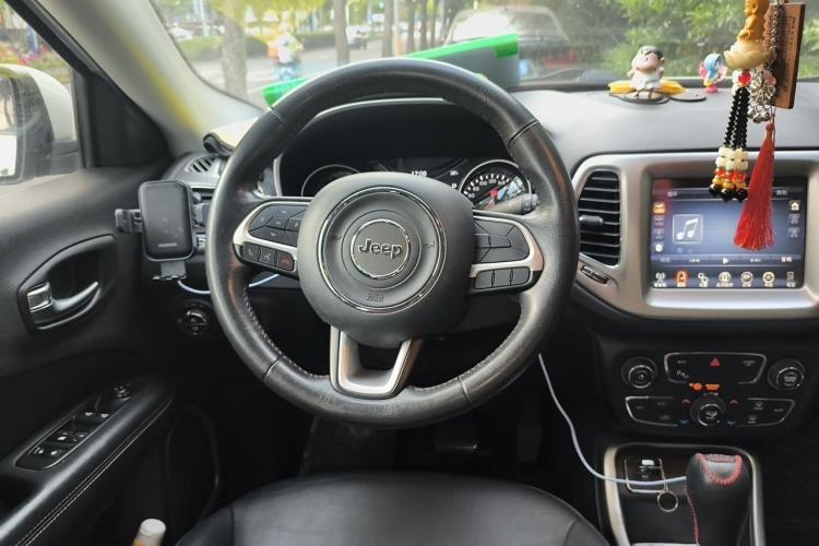 Used Jeep Compass 2017 200T Automatic Family Edition Steering Wheel