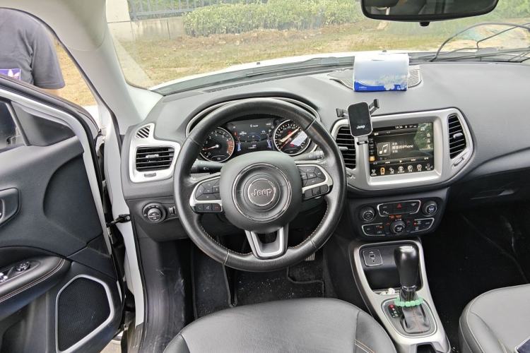 Used Jeep Compass 2017 200T Automatic Family Edition Steering Wheel