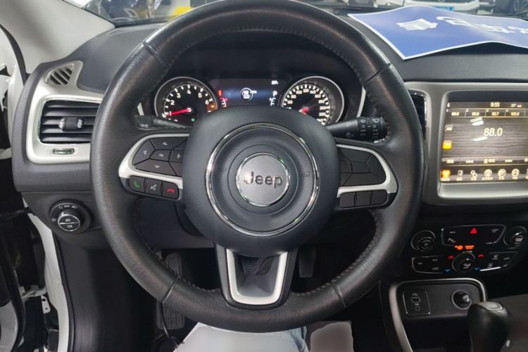 Used Jeep Compass 2017 200T Automatic Family Edition Steering Wheel