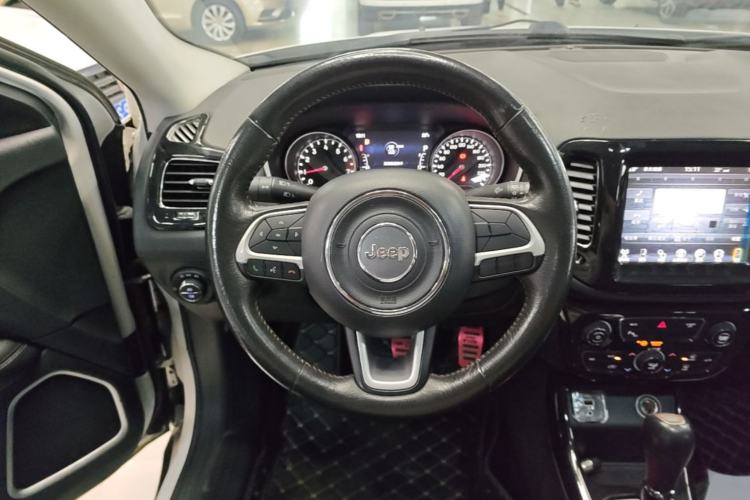 Used Jeep Compass 2017 200T Automatic Family Edition Steering Wheel