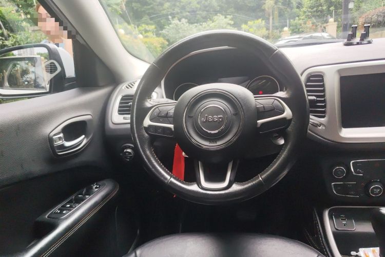 Used Jeep Compass 2017 200T Automatic Family Edition Steering Wheel