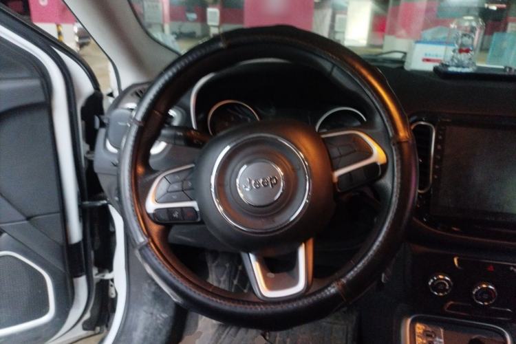 Used Jeep Compass 2017 200T Automatic Comfort Edition Steering Wheel