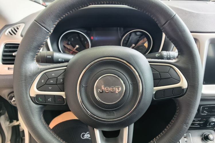 Used Jeep Compass 2017 200T Automatic Family Edition Steering Wheel