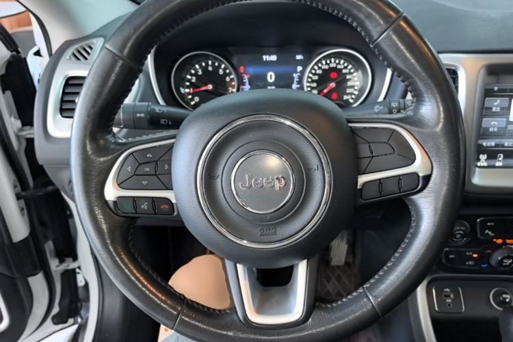 Used Jeep Compass 2017 200T Automatic Family Edition Steering Wheel