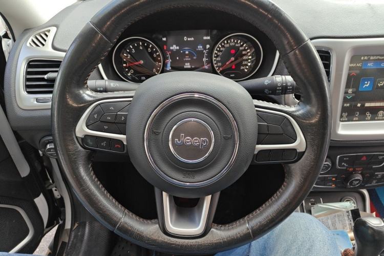 Used Jeep Compass 2017 200T Automatic Family Edition Steering Wheel