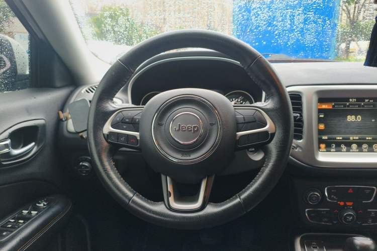 Used Jeep Compass 2017 200T Automatic Family Edition Steering Wheel