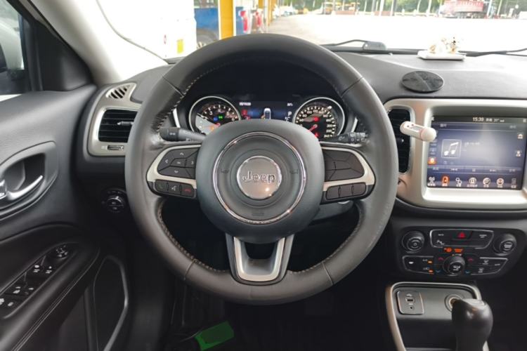 Used Jeep Compass 2017 200T Automatic Family Edition Steering Wheel