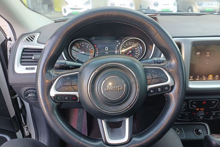 Used Jeep Compass 2017 200T Automatic Family Edition Steering Wheel