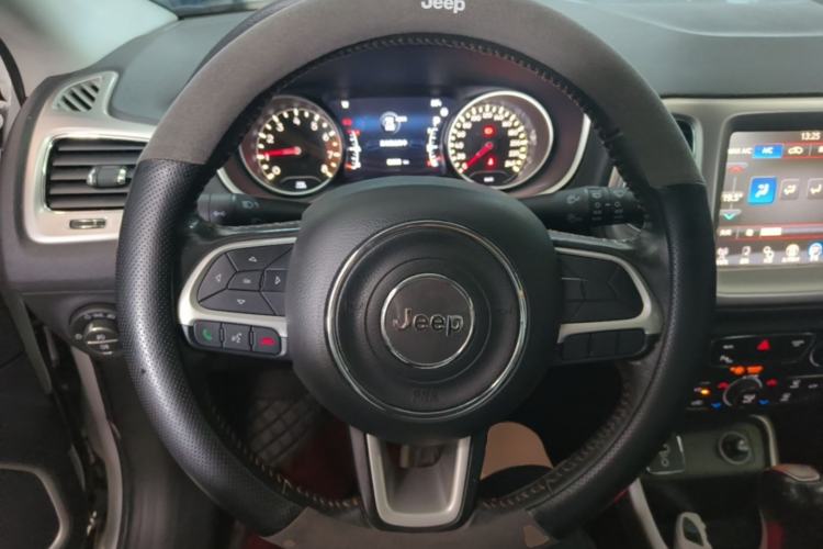 Used Jeep Compass 2017 200T Automatic Family Edition Steering Wheel