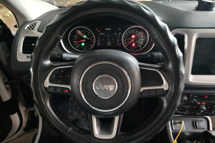 Used Jeep Compass 2017 200T Automatic Family Edition Steering Wheel
