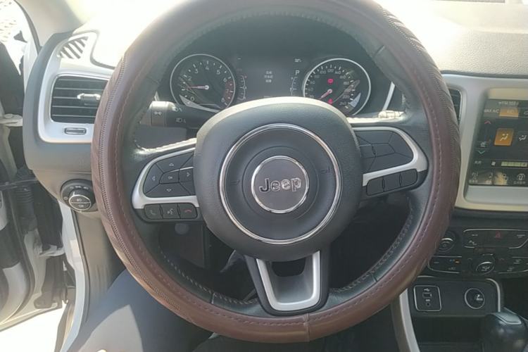 Used Jeep Compass 2017 200T Automatic Family Edition Steering Wheel