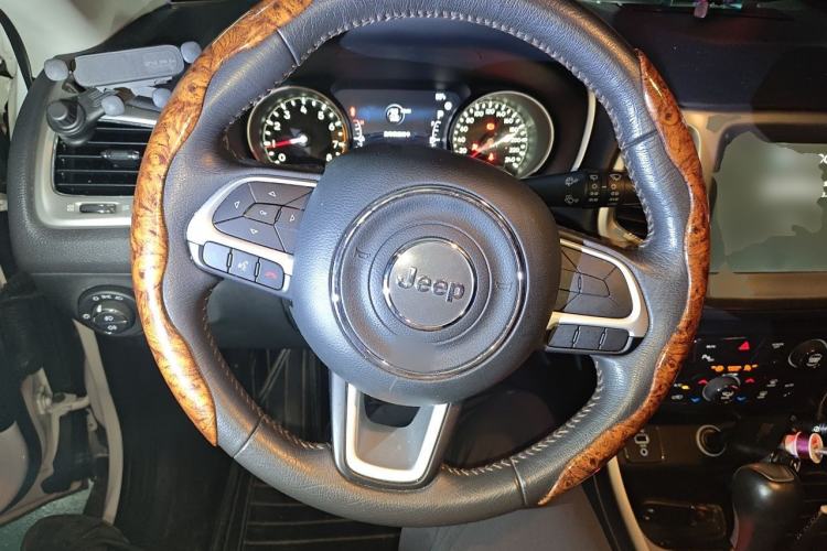 Used Jeep Compass 2017 200T Automatic Family Edition Steering Wheel
