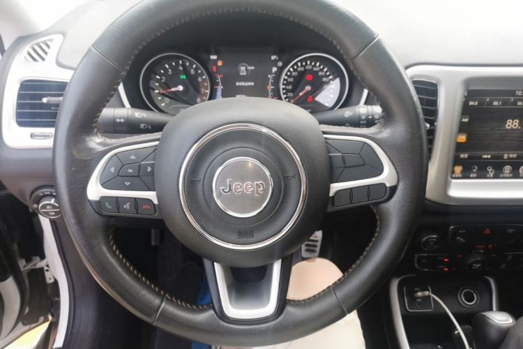 Used Jeep Compass 2017 200T Automatic Family Edition Steering Wheel