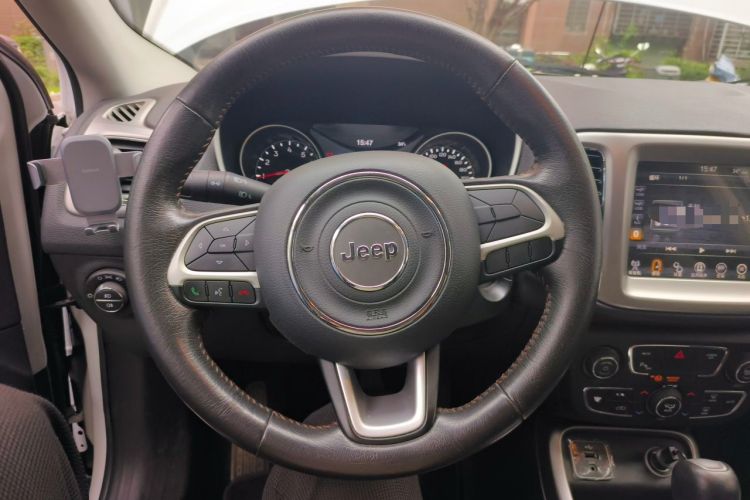 Used Jeep Compass 2017 200T Automatic Family Edition Steering Wheel