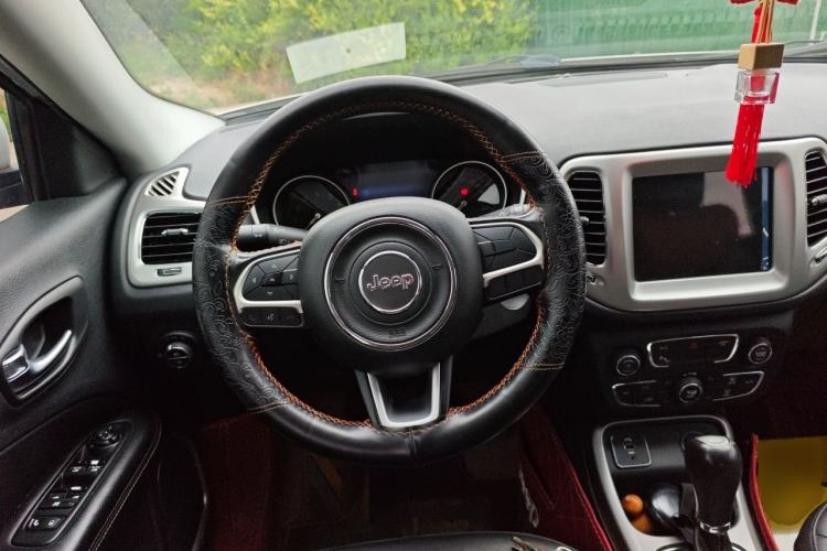 Used Jeep Compass 2017 200T Automatic Family Edition Steering Wheel