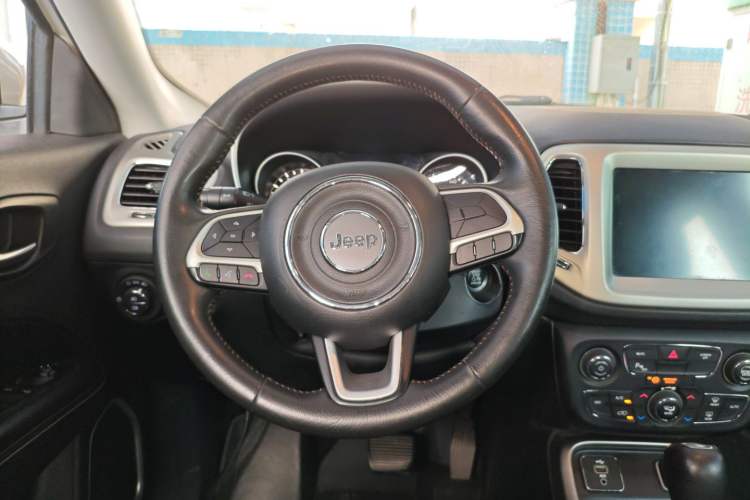 Used Jeep Compass 2017 200T Automatic Family Edition Steering Wheel