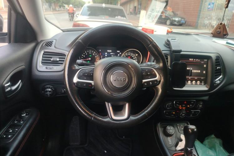 Used Jeep Compass 2017 200TS Automatic High-Performance All-Wheel Drive Edition Steering Wheel
