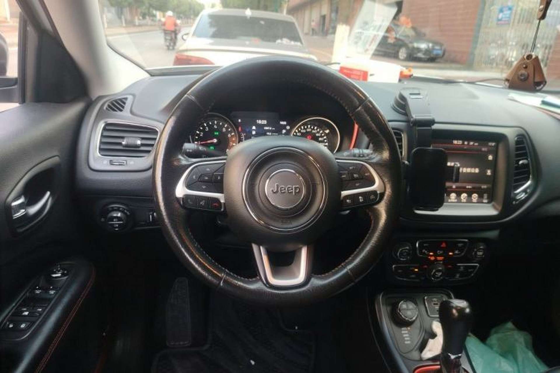 Used Jeep Compass 2017 200TS Automatic High-Performance All-Wheel Drive Edition Steering Wheel