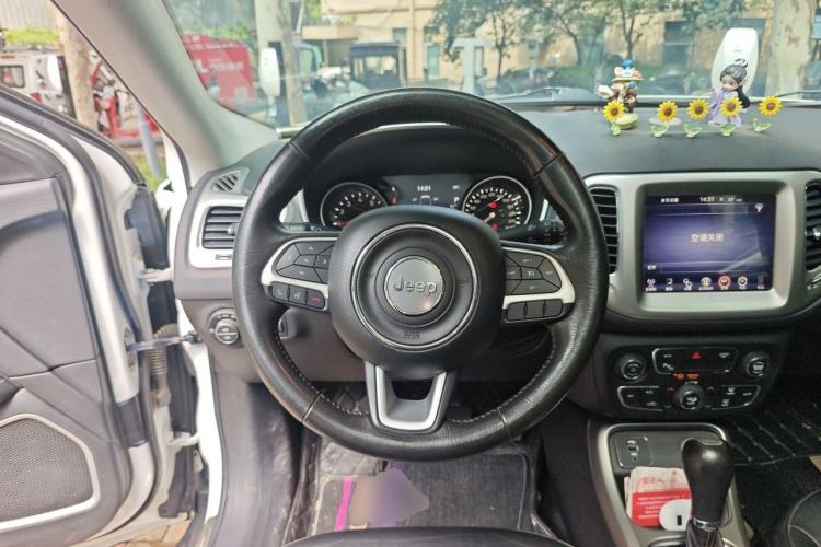 Used Jeep Compass 2017 200T Automatic Family Edition Steering Wheel